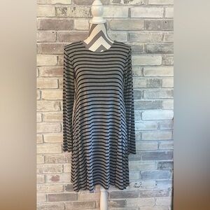 ON Striped dress (Med)